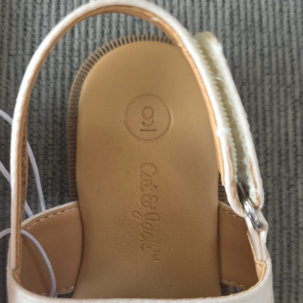 Cat & Jack Kids Sandals with Cream‎ Floral Accent, NWOT, Size 9.